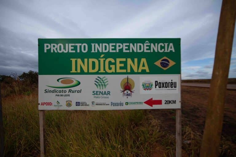AgroXavante project signpost in the Parabubure Indigenous Land. Xavante people, Mato Grosso. Photo: Marcos Hermanson